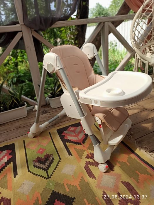 Дитяче крісло для годування