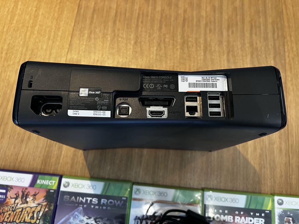 XBOX 360 uszkodzony + dwa pady - Kinect + 10 gier !