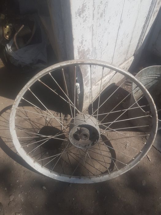 Колесо на мопед на дырчик