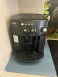 Ekspres ciśnieniowy De Longhi ESAM 4000 magnifica 1450W 15bar