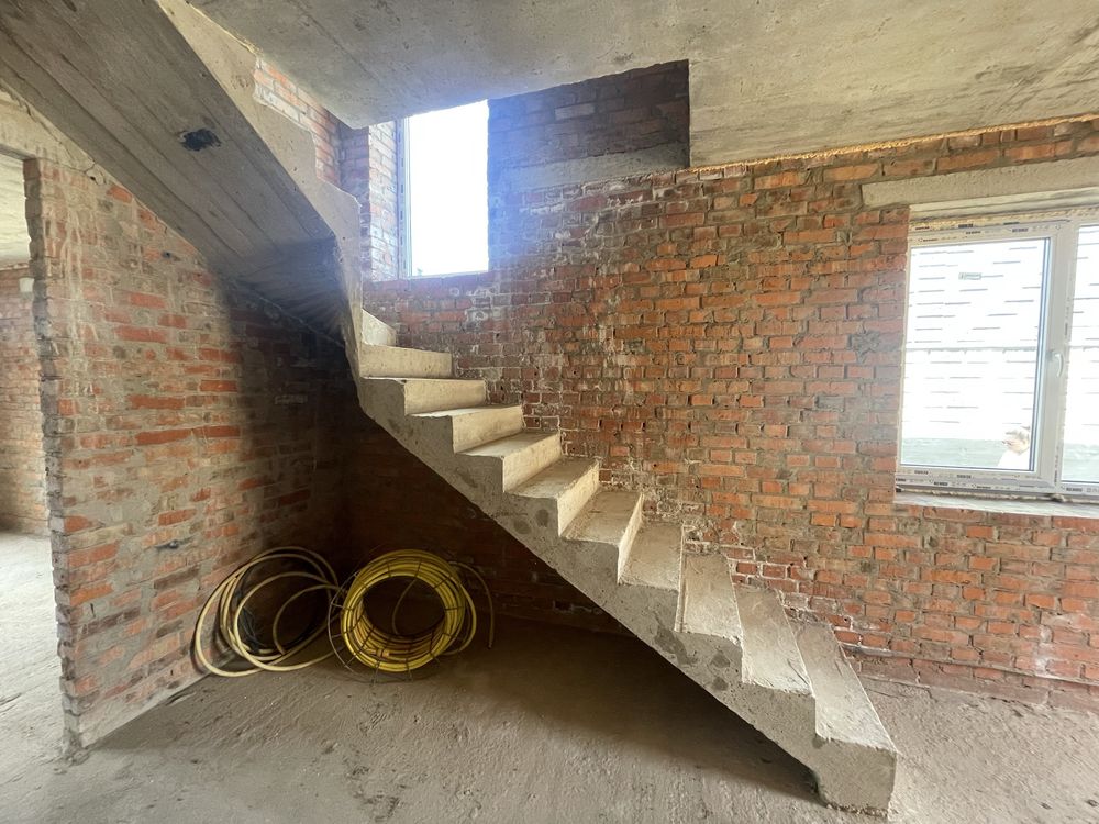 Продаж котеджів з міською адресою та комунікаціями