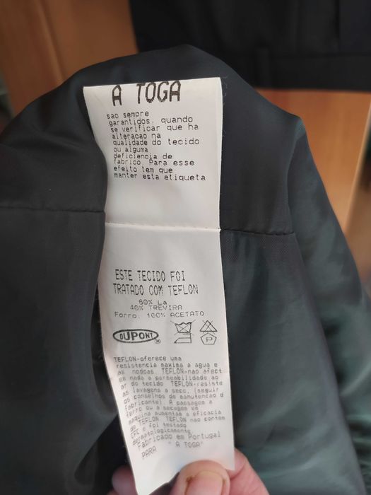 Fato Académico TOGA rapaz Univ. Coimbra praticamente s/ uso