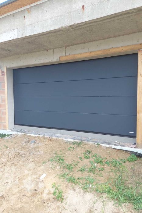 Brama segmentowa Antracyt  R60 2500x2250 – ciepła i solidna - Linestor