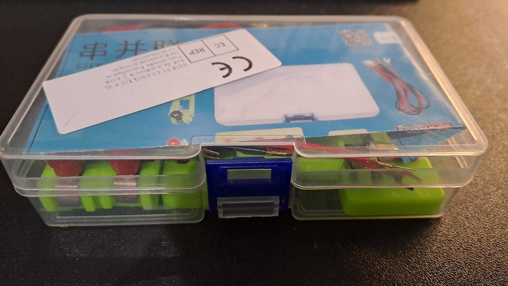 Circuito elétrico básico. Brinquedo educativo para crianças. Novo.