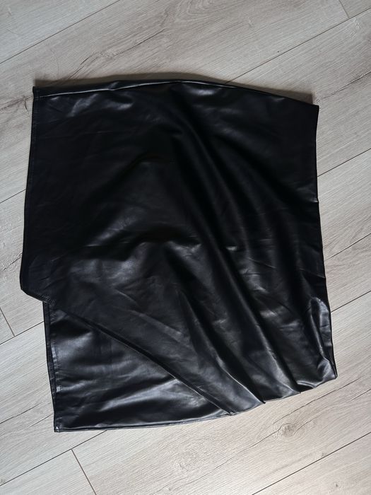 Сексуальная юбка из искусственной кожи асимметричными складками shein