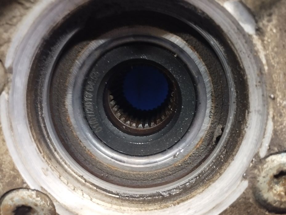 Ступиця (кулак цапфа) передня права Porsche Cayenne 958 Порш Каєн