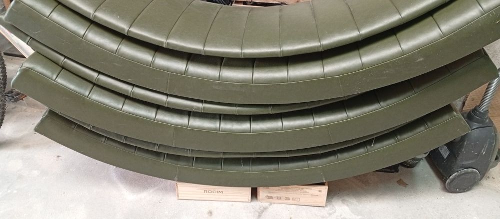 Sofá retro novo para montar. Por favor ler anúncio