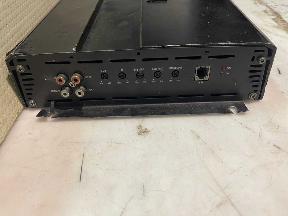 Автопідсилювач Calcell vac 1100.1