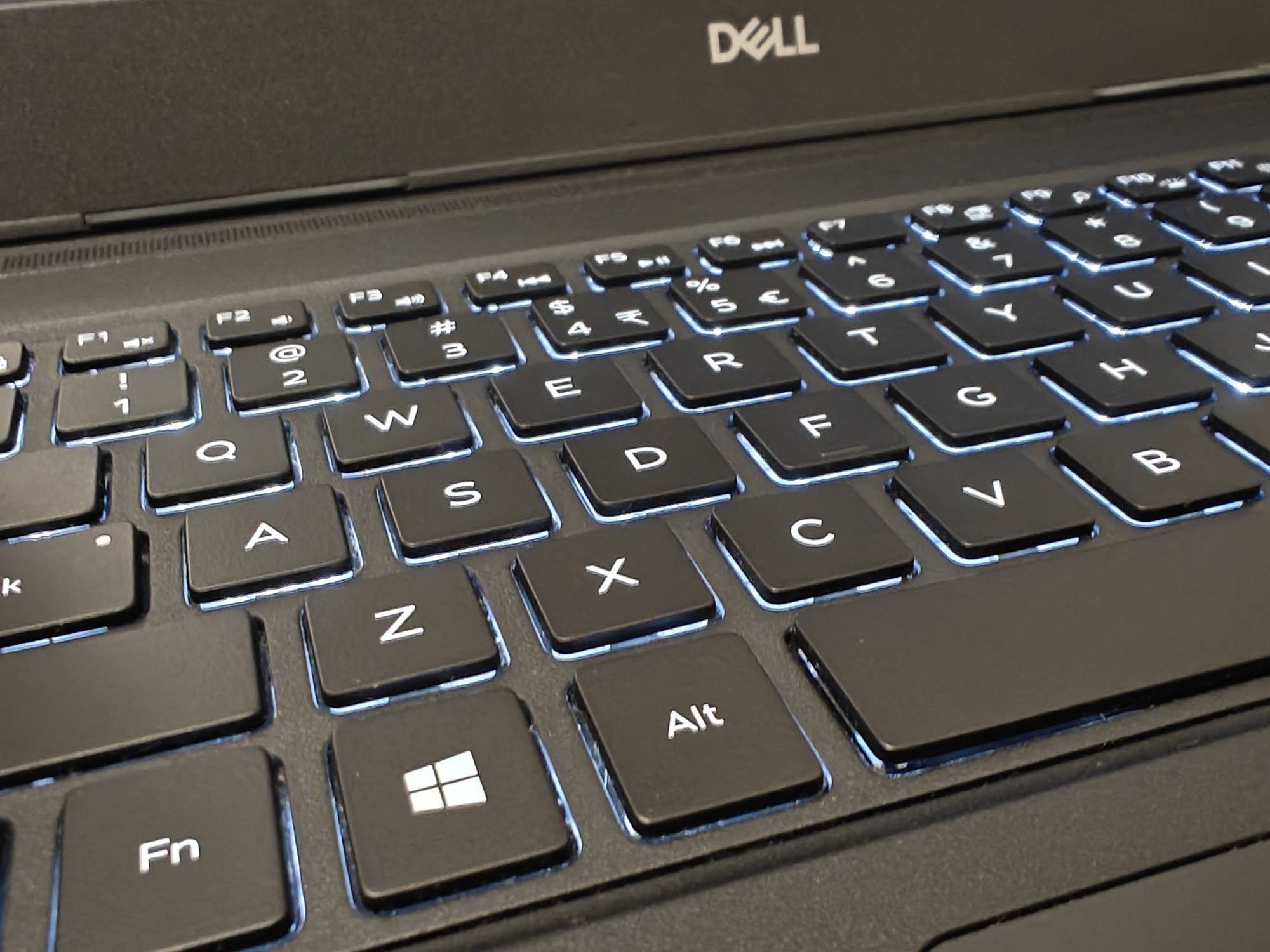 Laptop Dell Latitude 3480 14" Intel i5-7200U 8/256 SSD Bat. 2h AMD R5