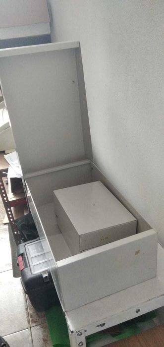 Caixas metálicas para arquivo morto