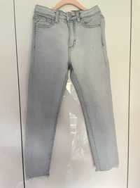Reserved spodnie dżinsy ze strechem roz.128