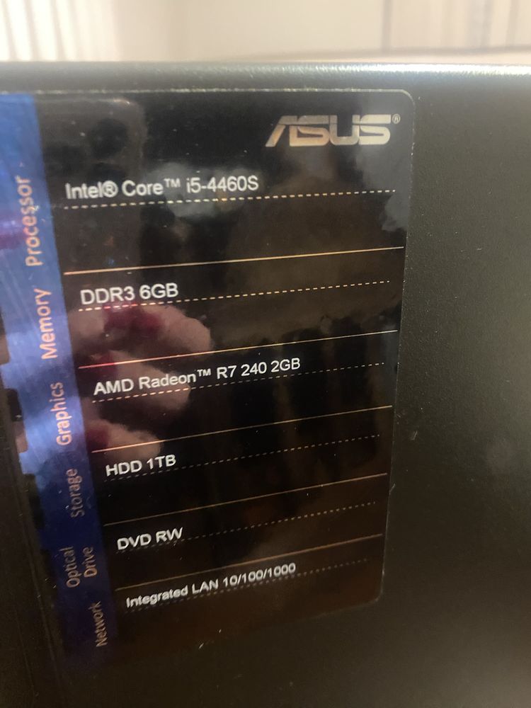 Computador ASUS torre.