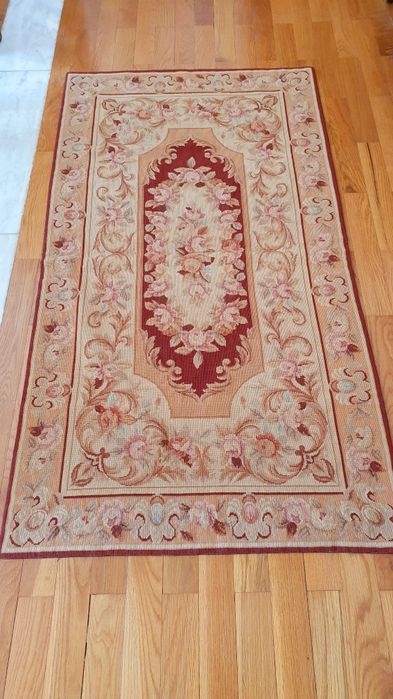 Tapetes tons ferrugem, rosa e beige