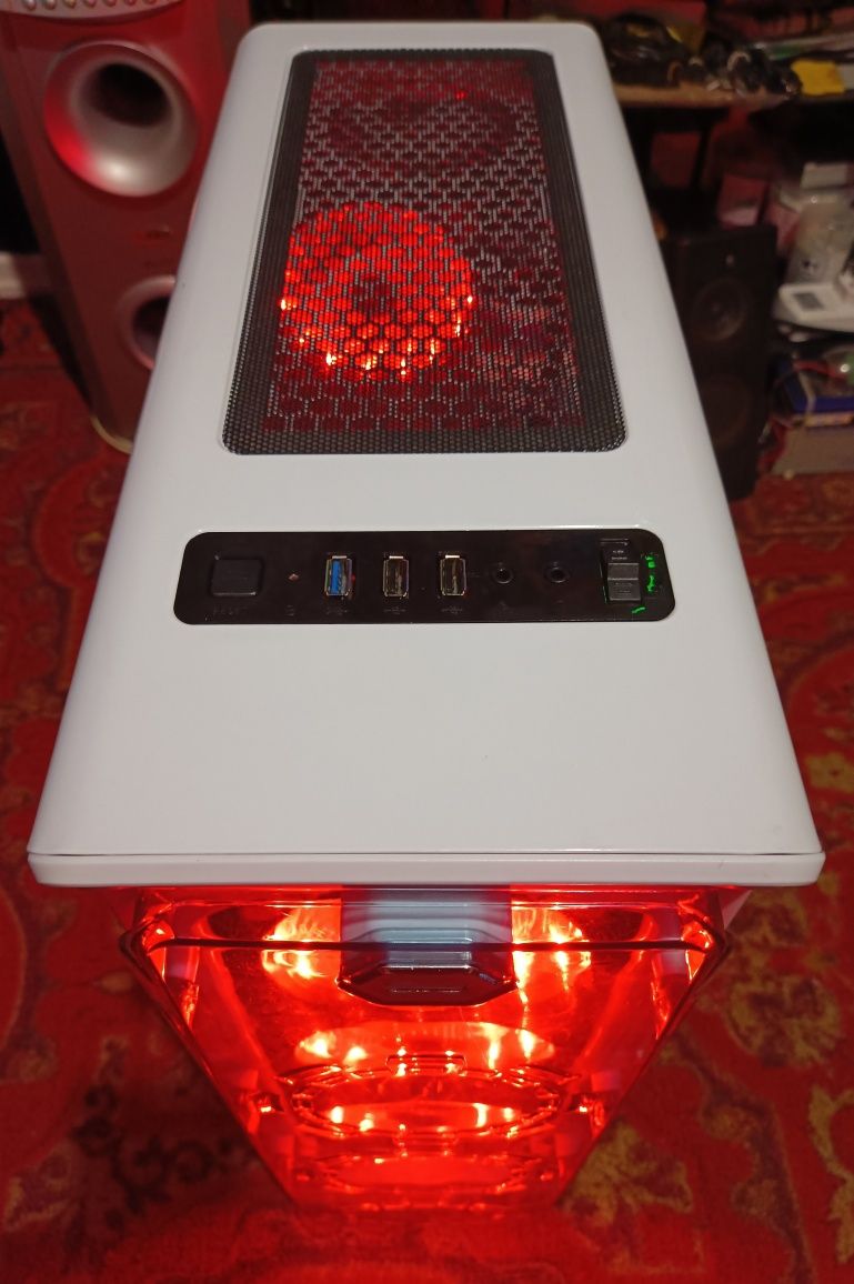 Gamemax Starling W-Red с 4 вентиляторами в хорошем состоянии
