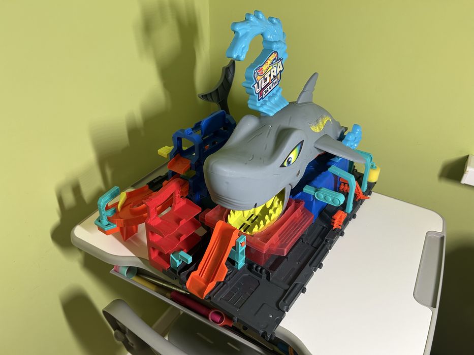 Hot Wheels Акула Мийка