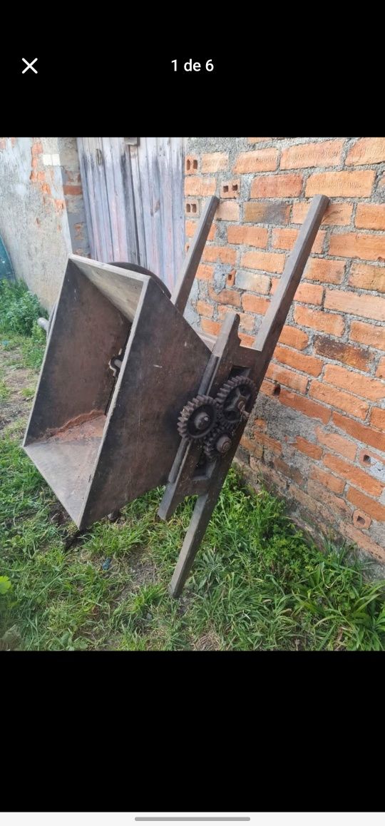Esmagador de uva manual