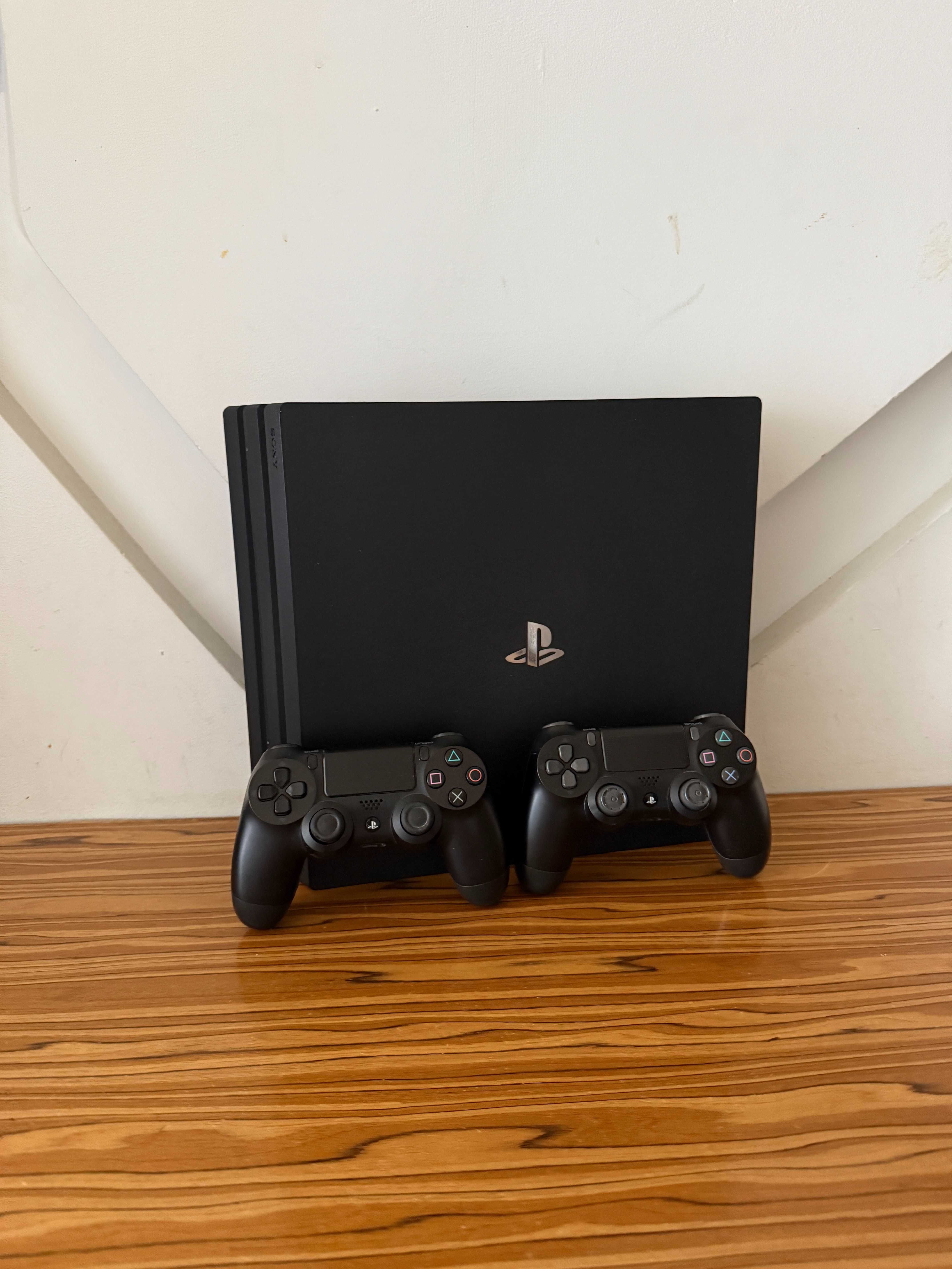 [PS4] Konsola PlayStation 4 Pro 1TB + 2 Pady + Gry