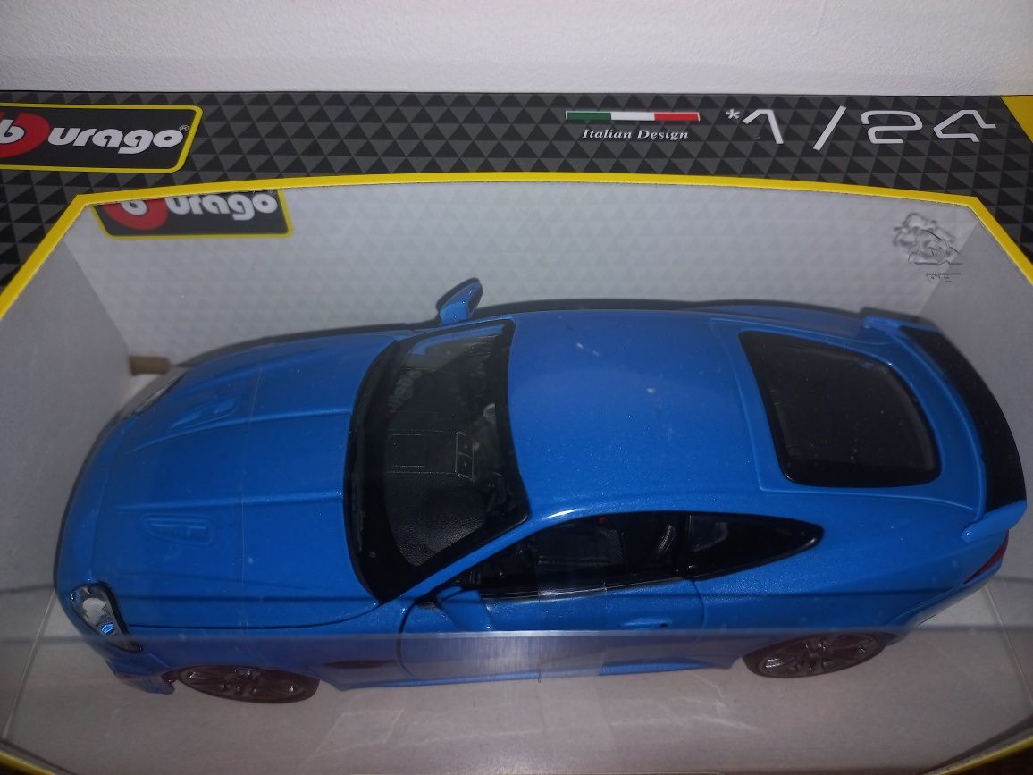 Bburago Jaguar XKR-S niebieski, skala 1:24