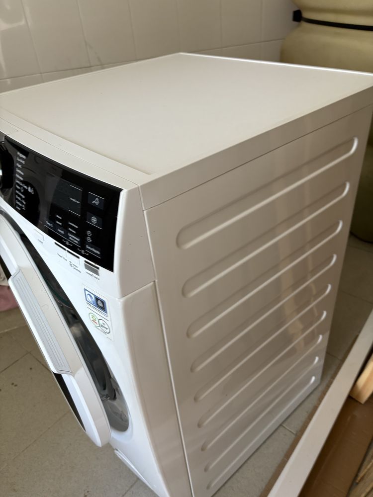 Maquina de lavar roupa da marca AEG - como nova