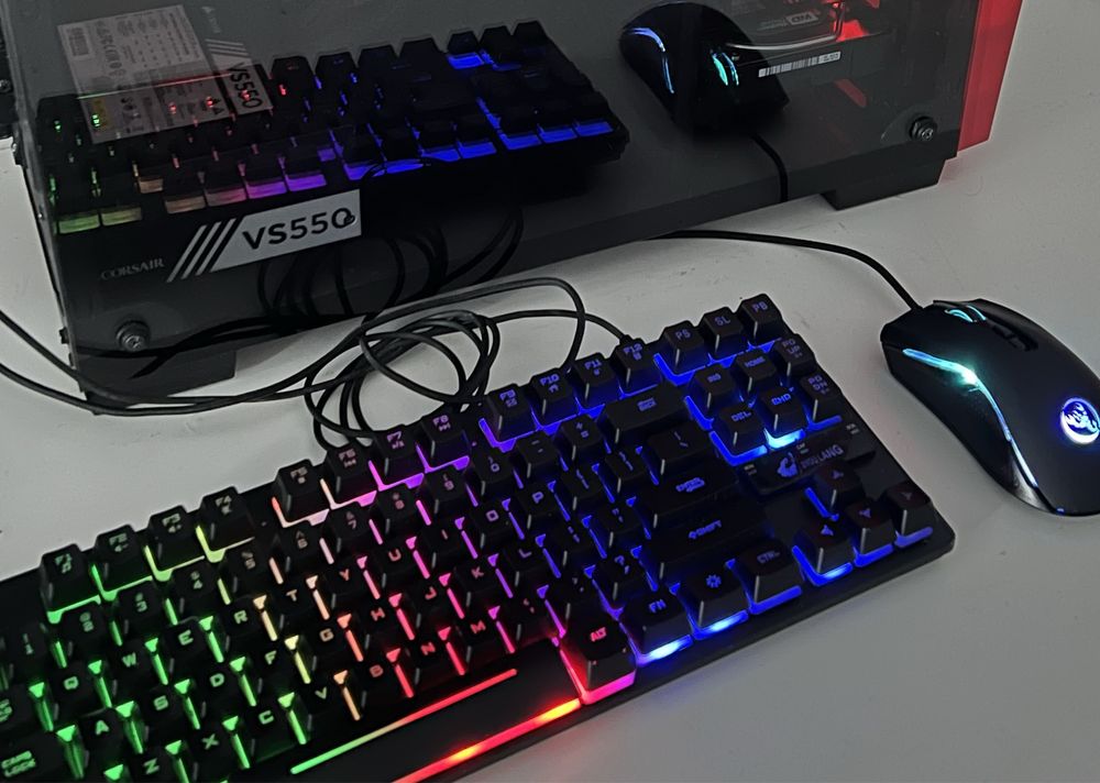 Teclado RGB e rato RGB GAMING funcionando prefeitamente