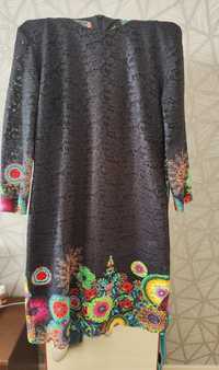 Vestido preto desigual