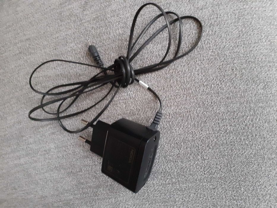 Ładowarka NOKIA cienki bolec