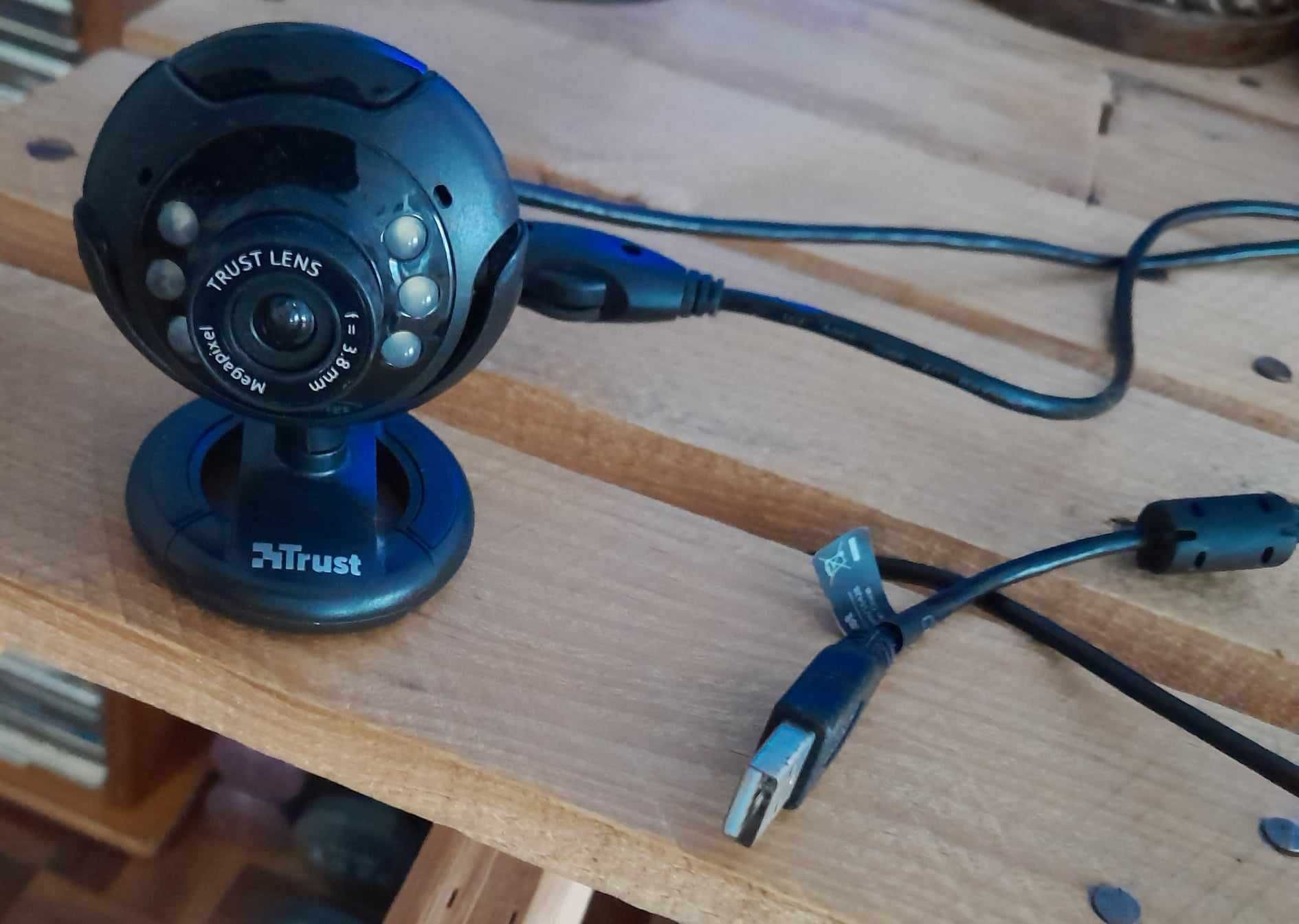 Webcam TRUST Spotlight Pro (3 MP) -  Com Microfone Incorporado