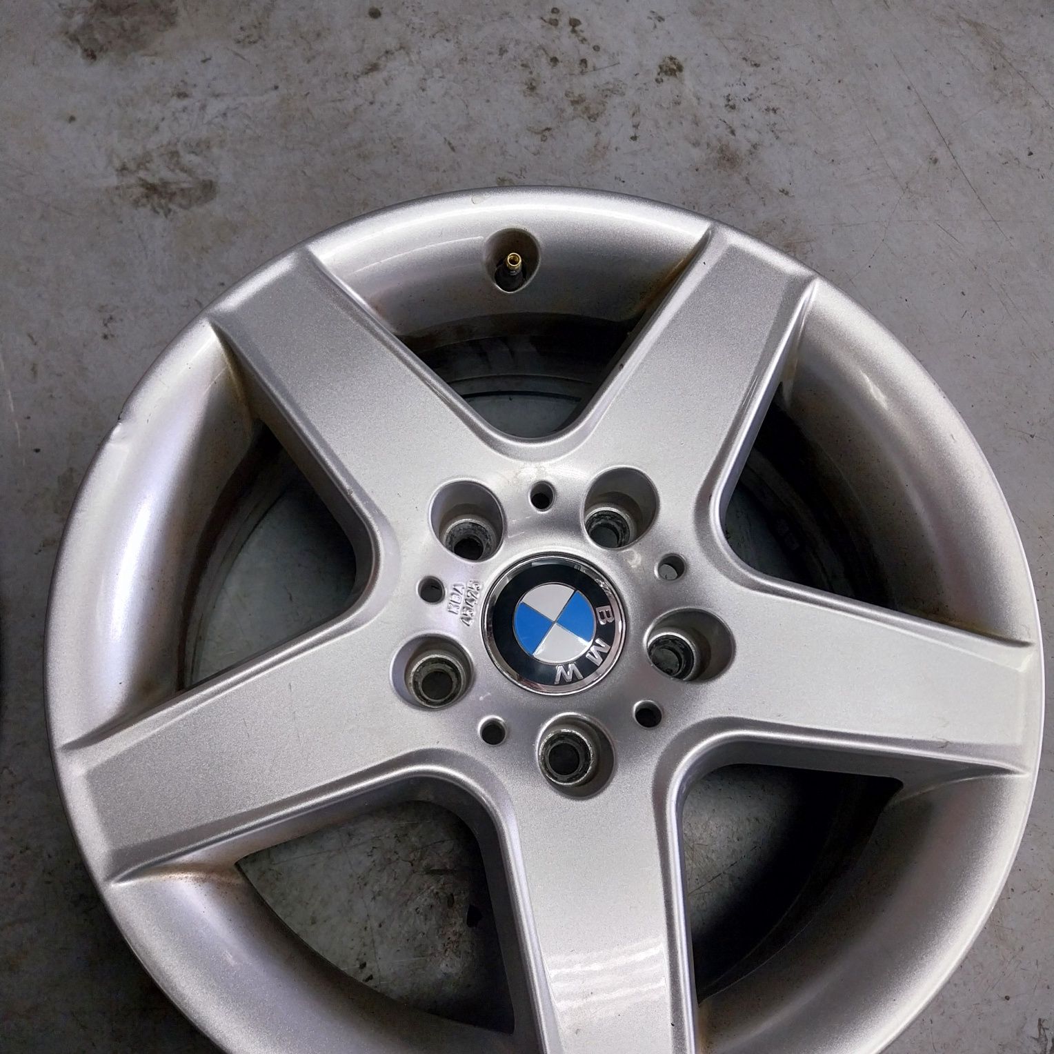 Oryginalna Felga Aluminiowa BMW R16 5x120 7J ET 38