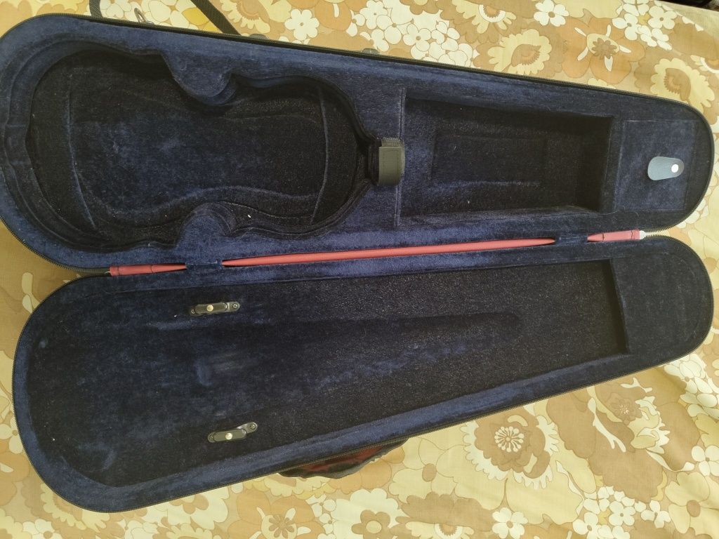 Продам чехол на скрипку размер 1/2