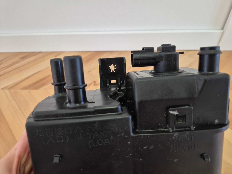 LX61-9E857-FD абсорбер каністра з вуглем Ford Escape фильтр угольный