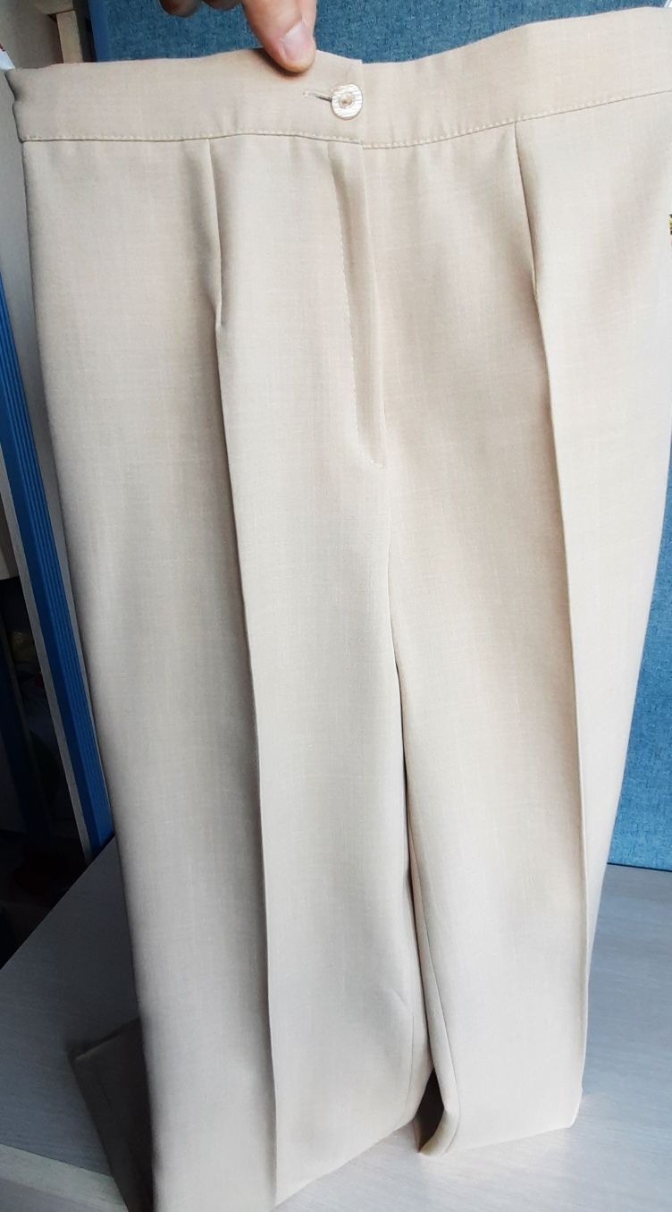 Женский костюм (пиджак, брюки, юбка) MAIVI , 38р по биркеI)