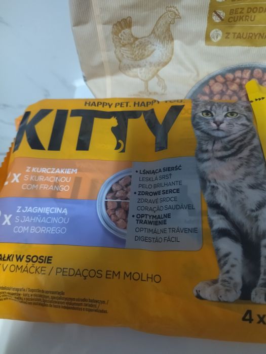 Zestaw karmòw dla kota.