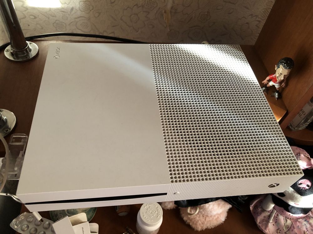 Xbox One S , 500Gb , Торг +