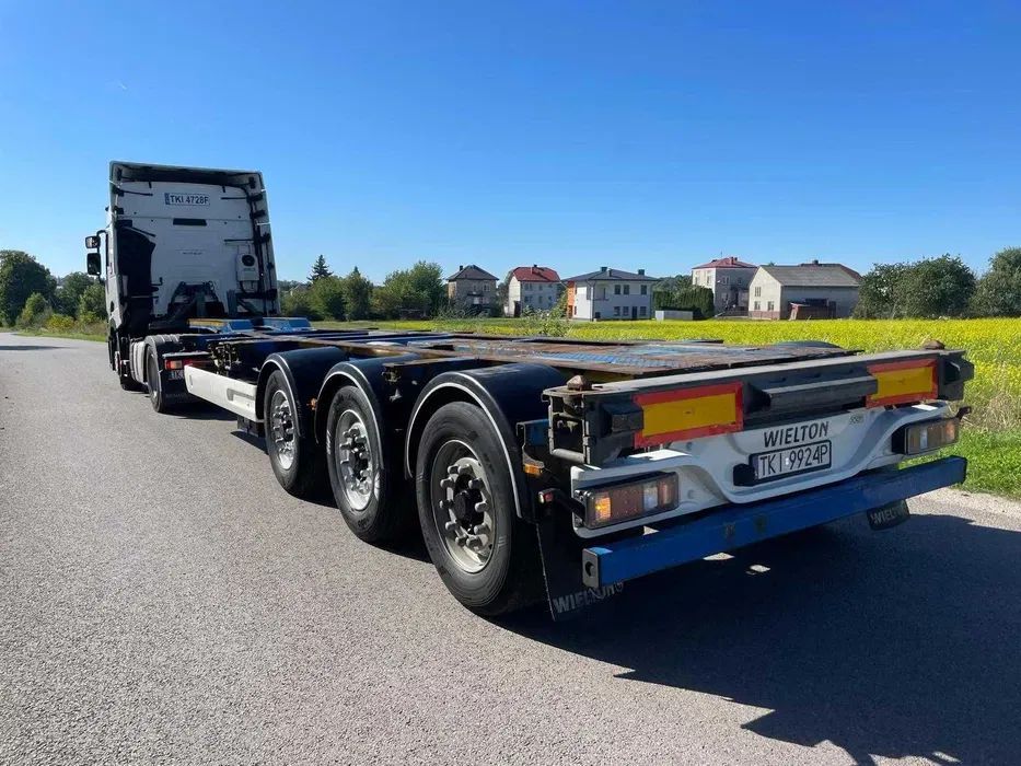 Wielton rama podkontenerowa 20 / 40 / 45  Wielton  rama podkontenerowa zabiera wszystko 4950 kg rej 11.2015