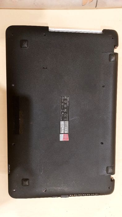 Ноутбук на деталі