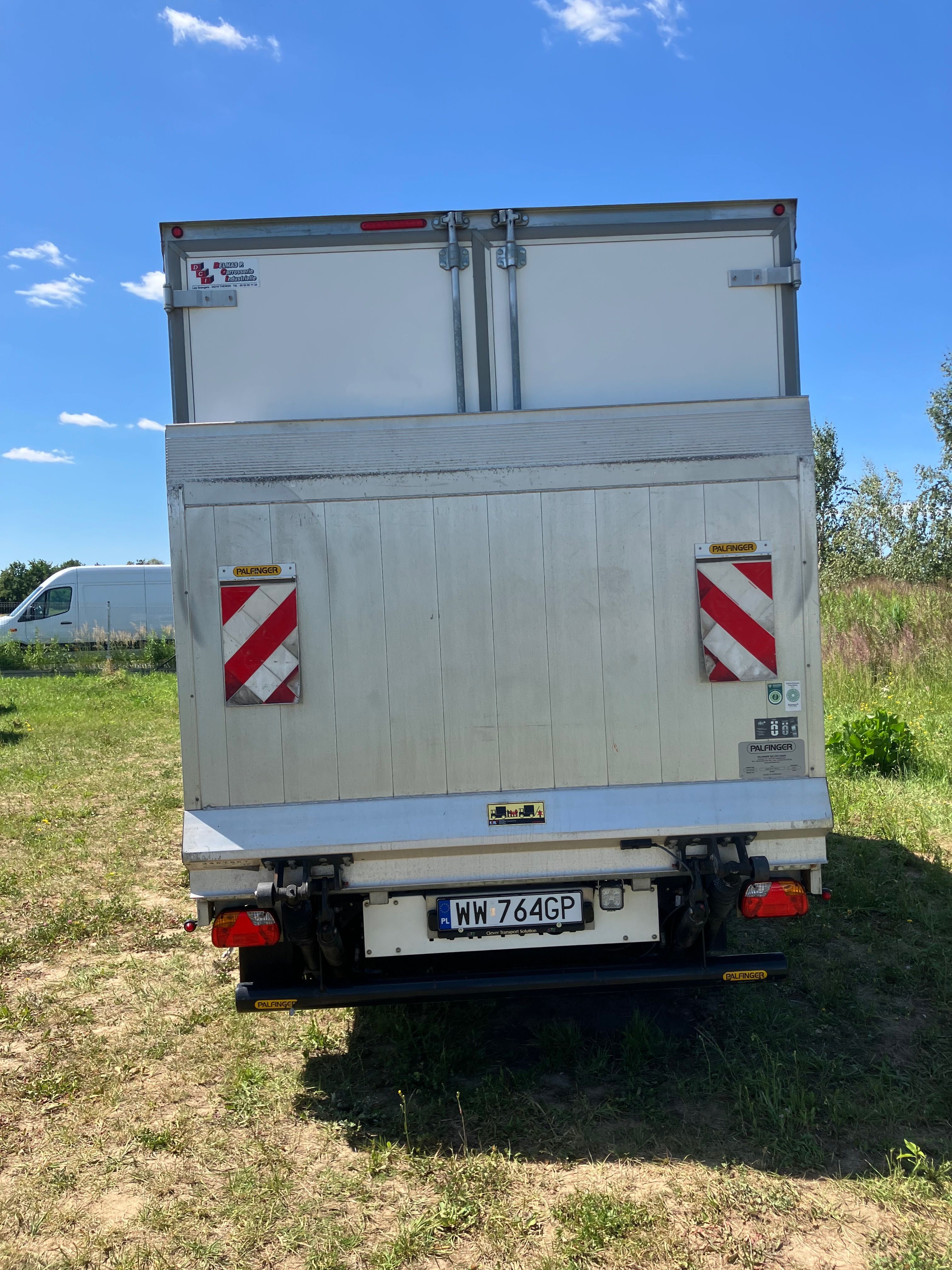 wynajem  auto wypożyczalnia dostawczy plandeka firanka z windą