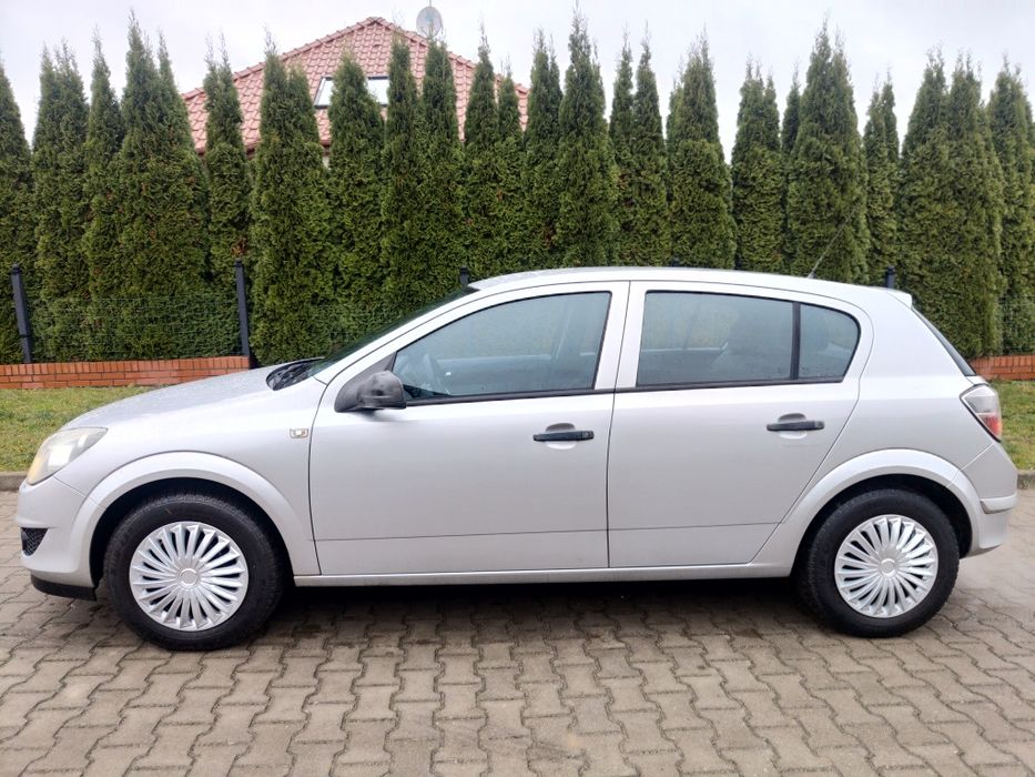 Opel Astra 1.6 115 km 2009 rok