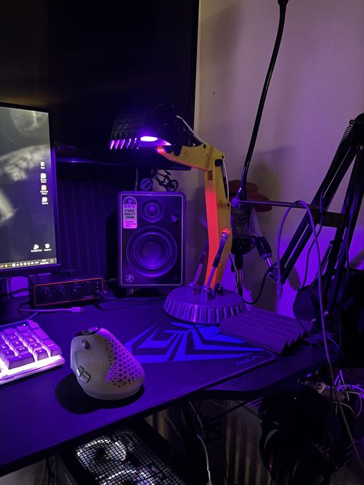 Настільний світильник у вигояді ковша екскаватора