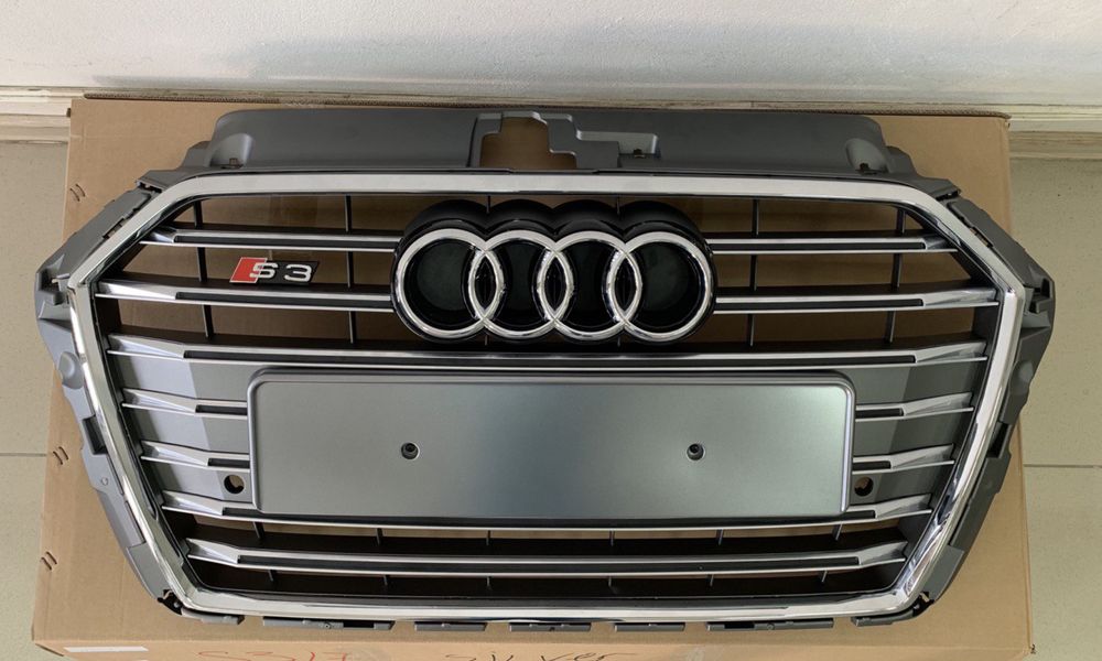 решетка радиатора Audi Q5 2008-2016 год в стиле SRS