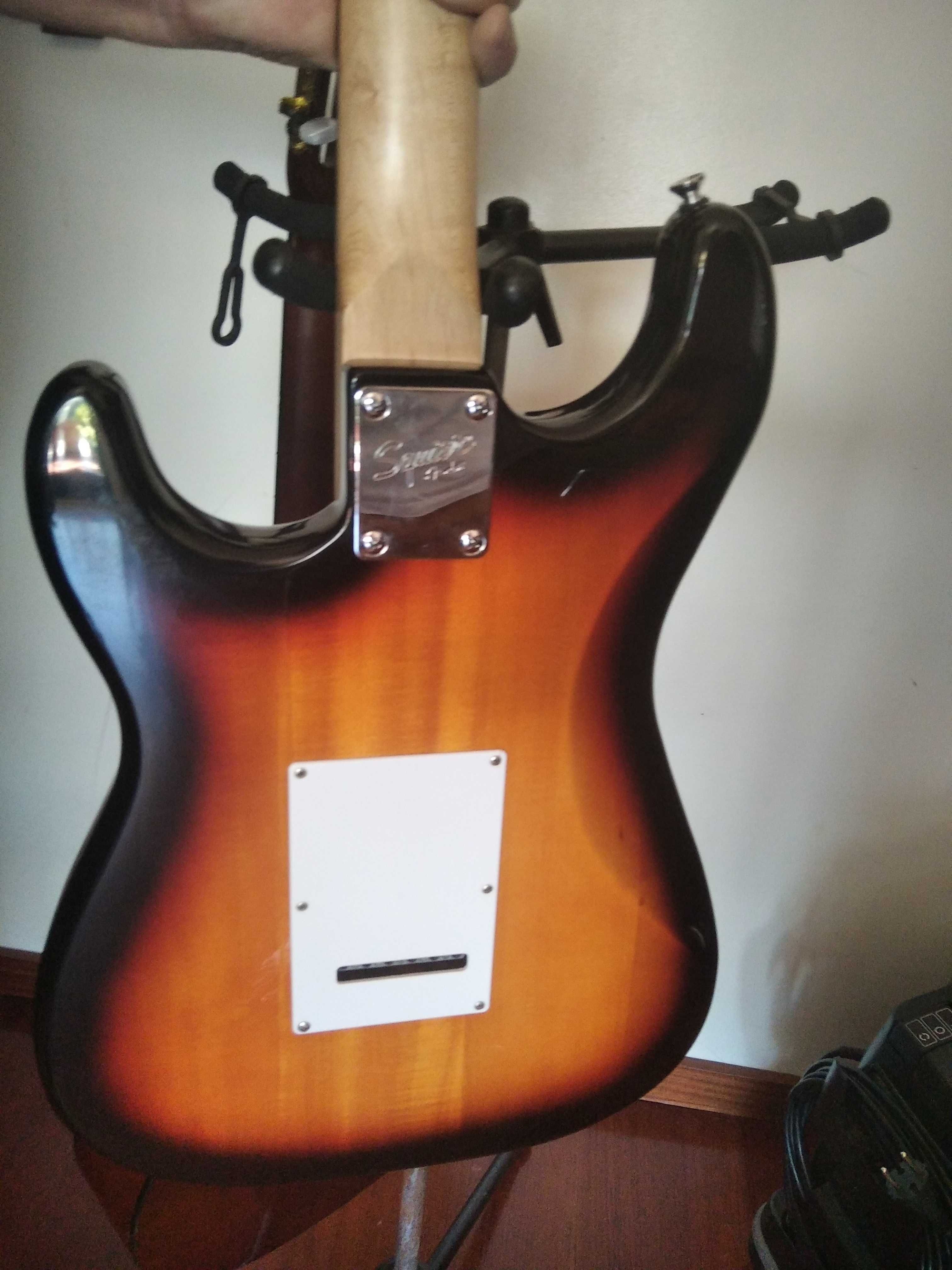 Guitarra electrica Fender Squire Bullet Start