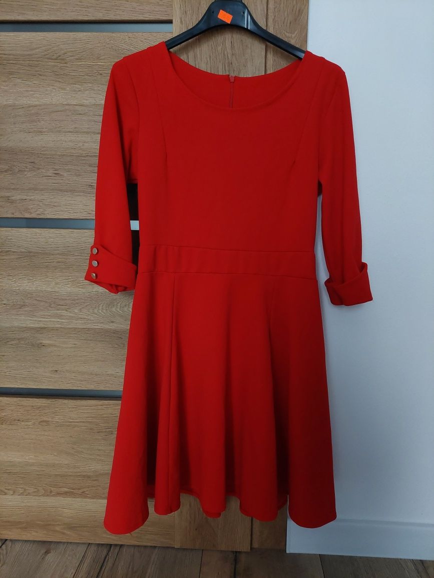 Czerwona sukienka rozkloszowana rękaw 3/4 rozmiar S/m