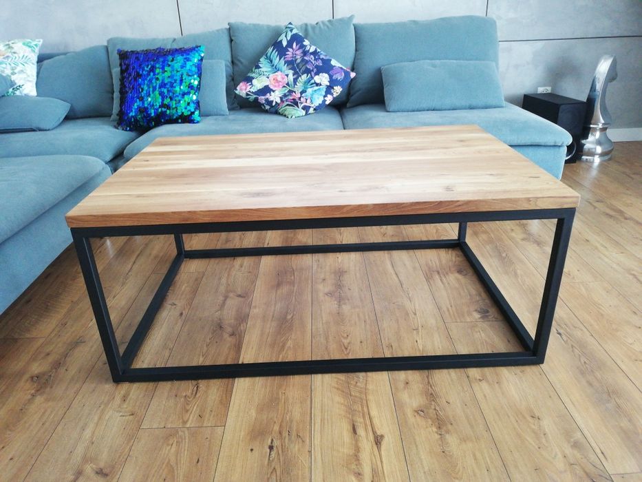 Stolik do salonu loft. Debowy blat. Nogi stolu