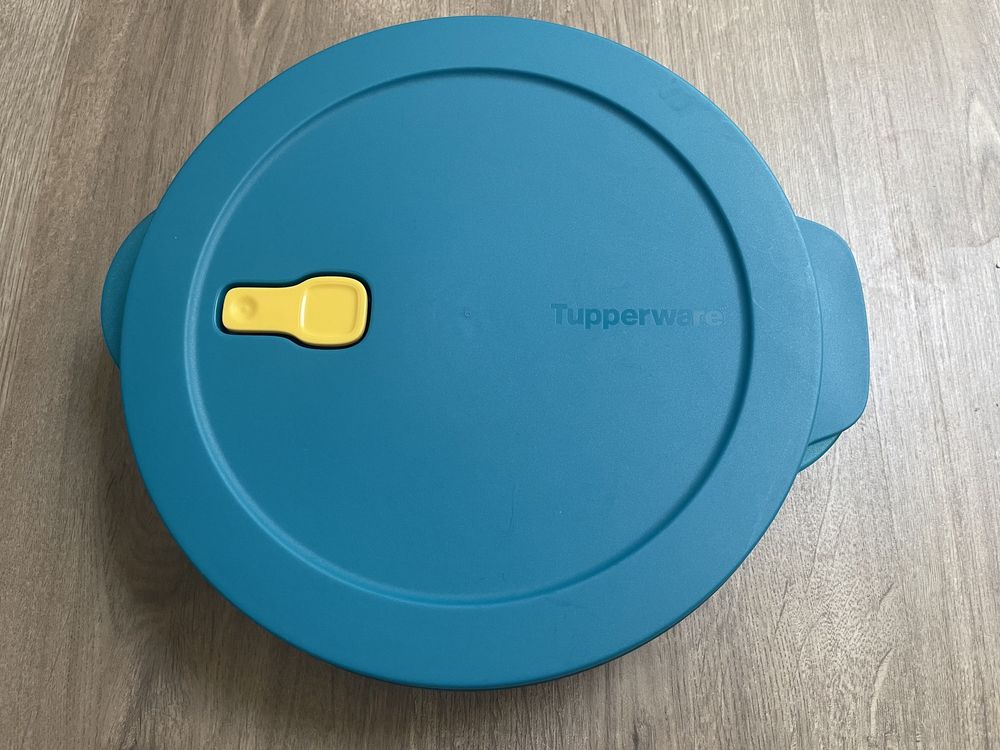 Prato Tupperware com tamp