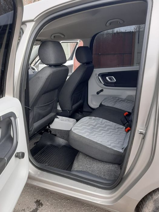 Продам Škoda Roomster 1.4 газ + бензин 2007 год