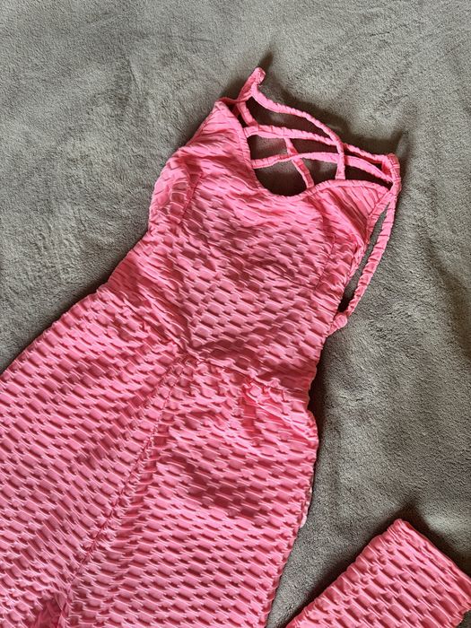 Комбинезон для фитнеса розовый размер С-М