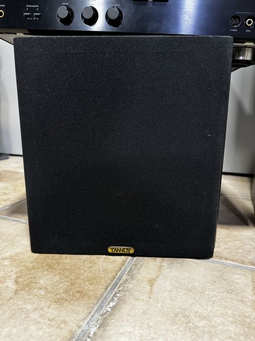 Sistema de som Yamaha/Tannoy