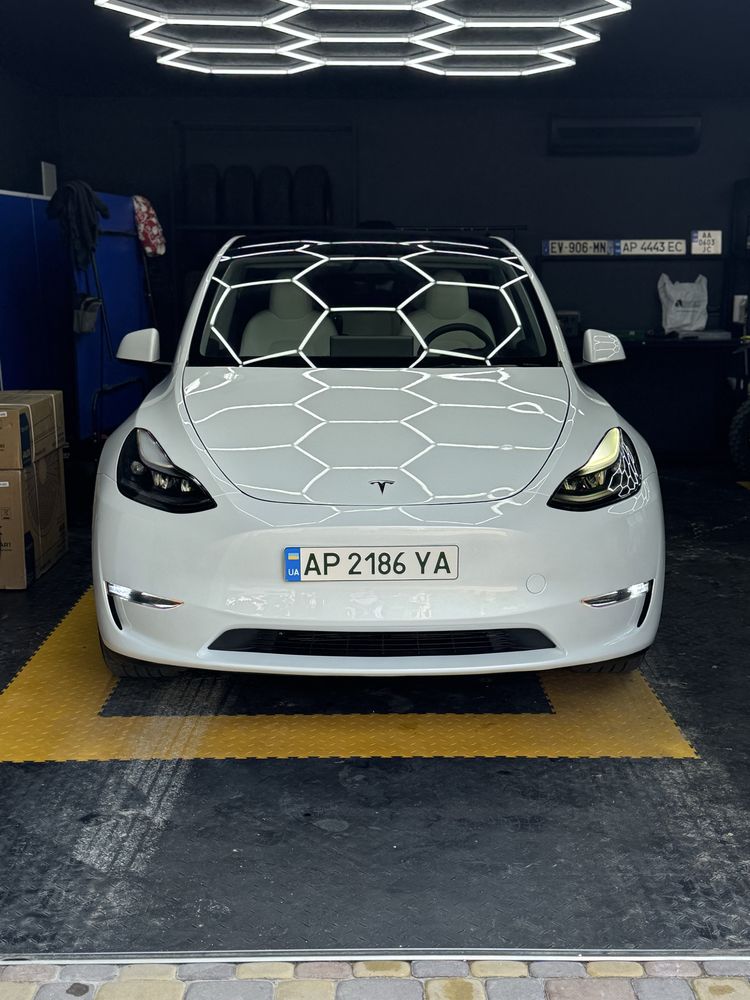 Tesla model Y новая ! Идеал.