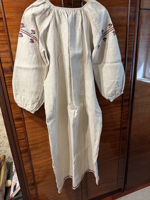 Старовинна довга вишита сорочка буденна
