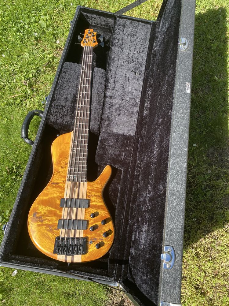 Gitara basowa marki Cort A5 plus SC
