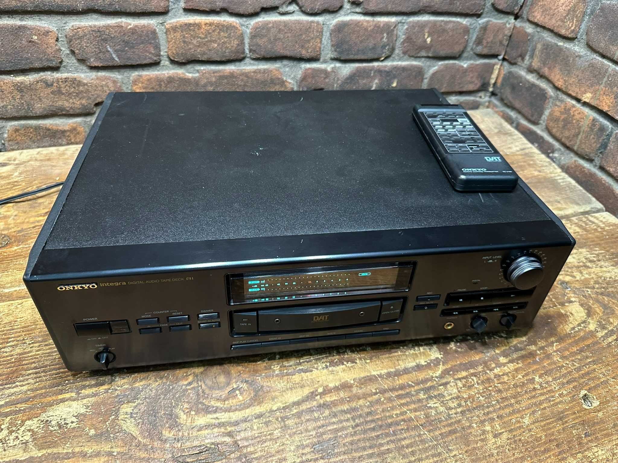Magnetofon DAT Onkyo DT-901